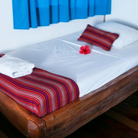 Hotel La Isla Inn Puerto Viejo de Talamanca Bagian luar foto