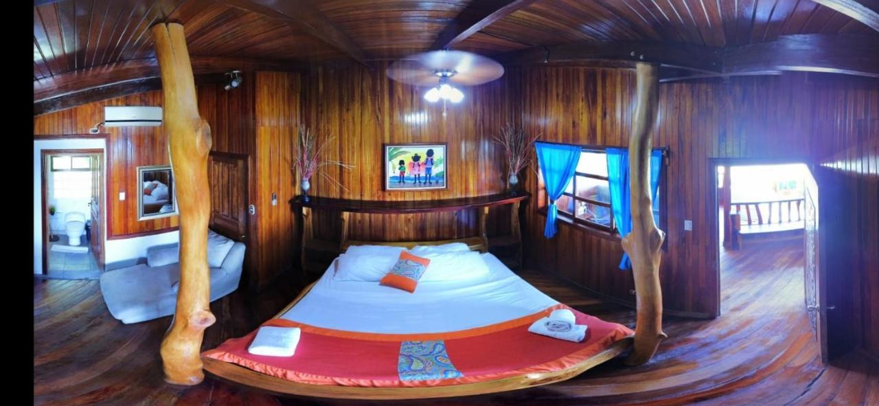 Hotel La Isla Inn Puerto Viejo de Talamanca Bagian luar foto