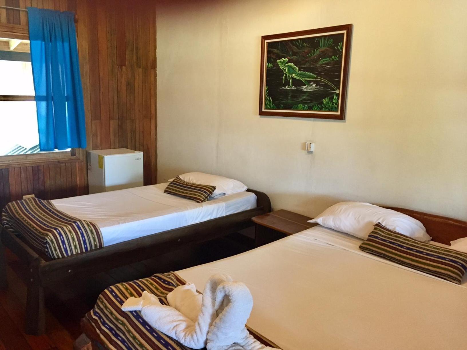 Hotel La Isla Inn Puerto Viejo de Talamanca Bagian luar foto