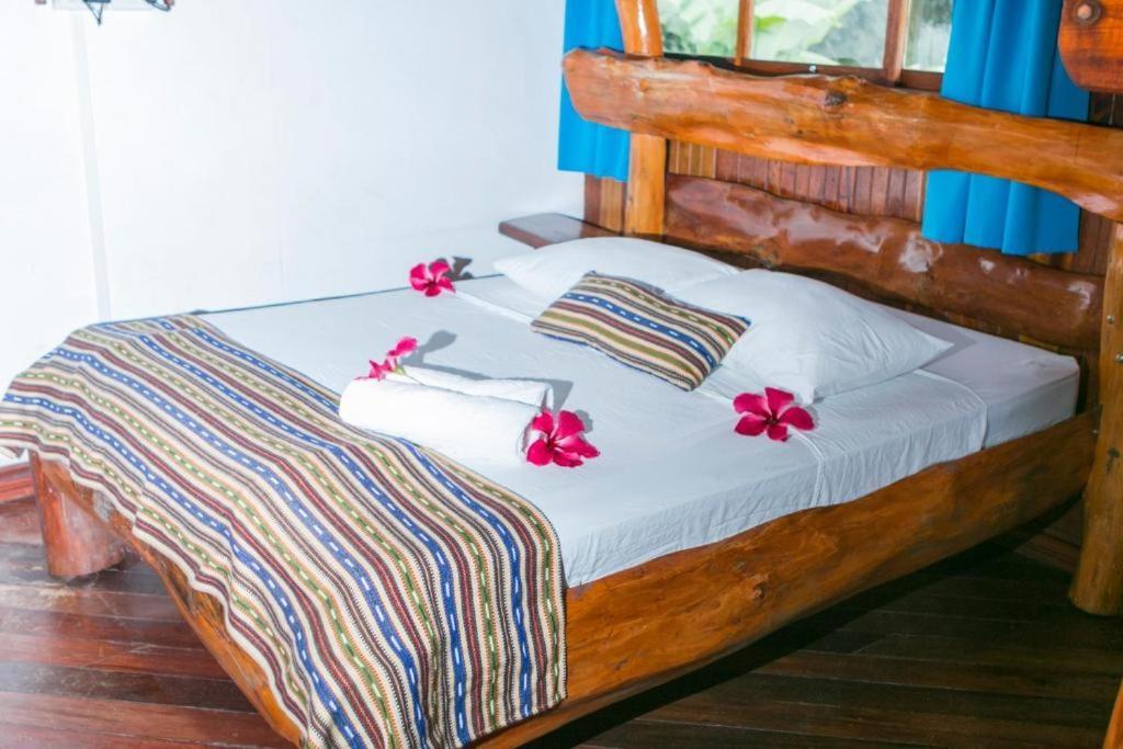 Hotel La Isla Inn Puerto Viejo de Talamanca Bagian luar foto