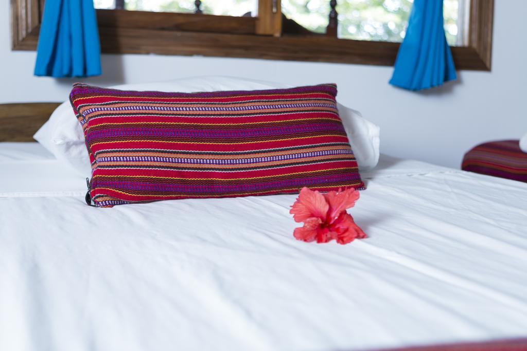 Hotel La Isla Inn Puerto Viejo de Talamanca Bagian luar foto