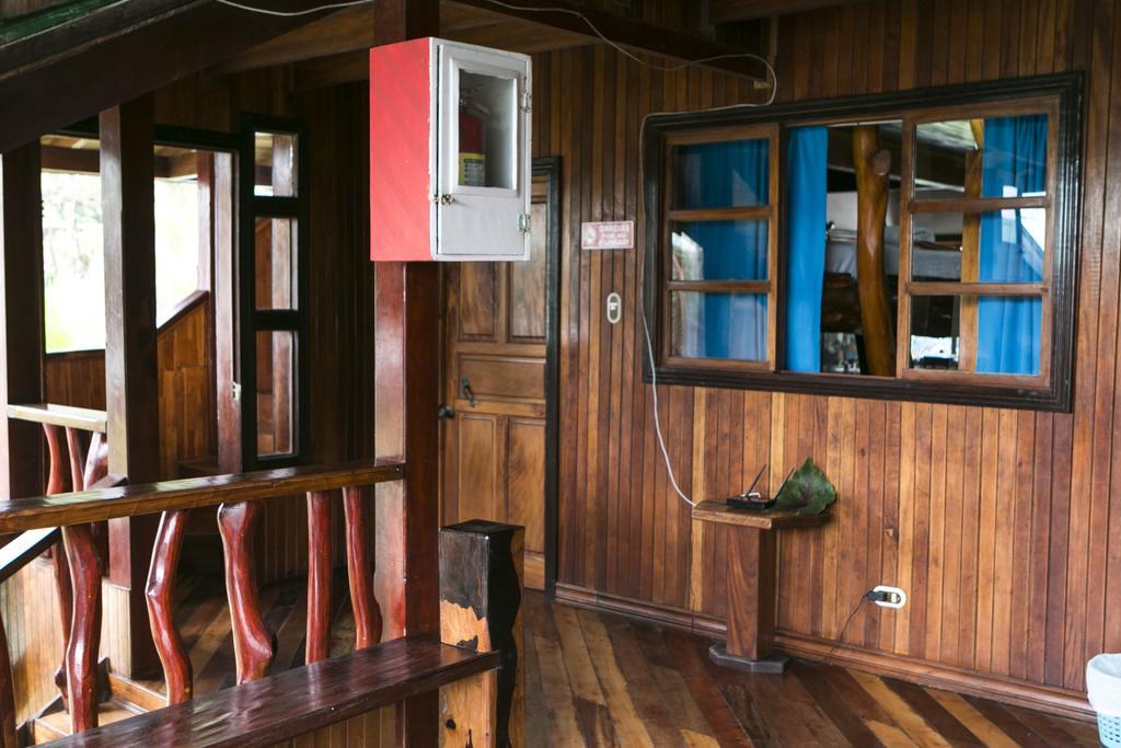 Hotel La Isla Inn Puerto Viejo de Talamanca Bagian luar foto