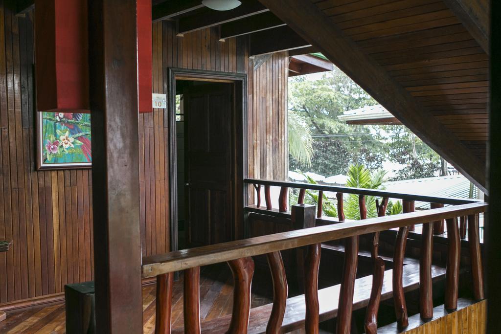 Hotel La Isla Inn Puerto Viejo de Talamanca Bagian luar foto