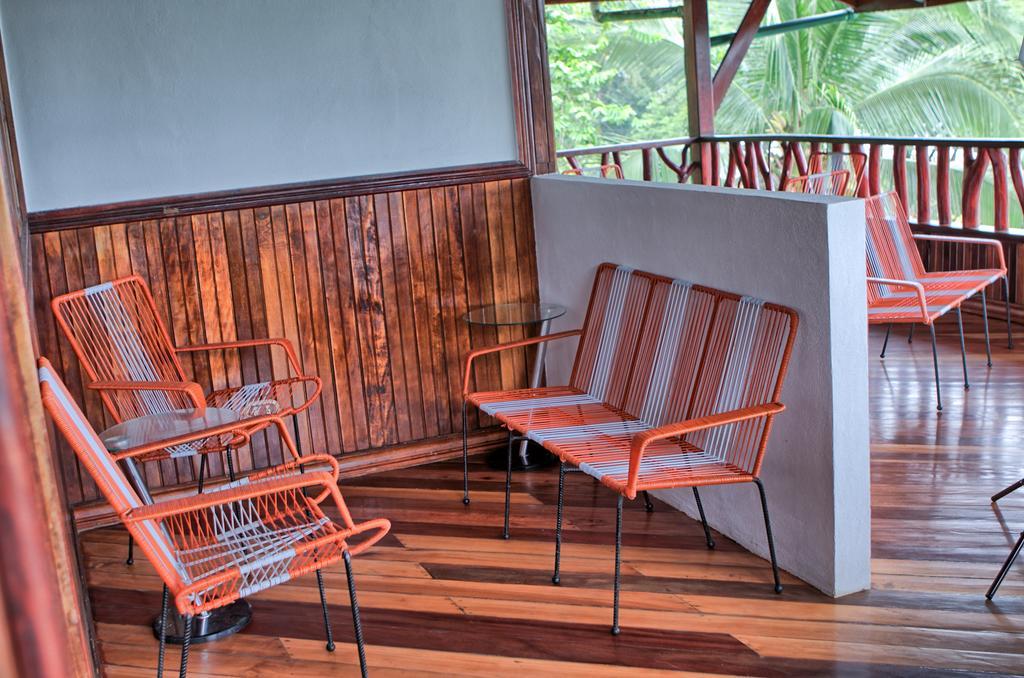 Hotel La Isla Inn Puerto Viejo de Talamanca Bagian luar foto