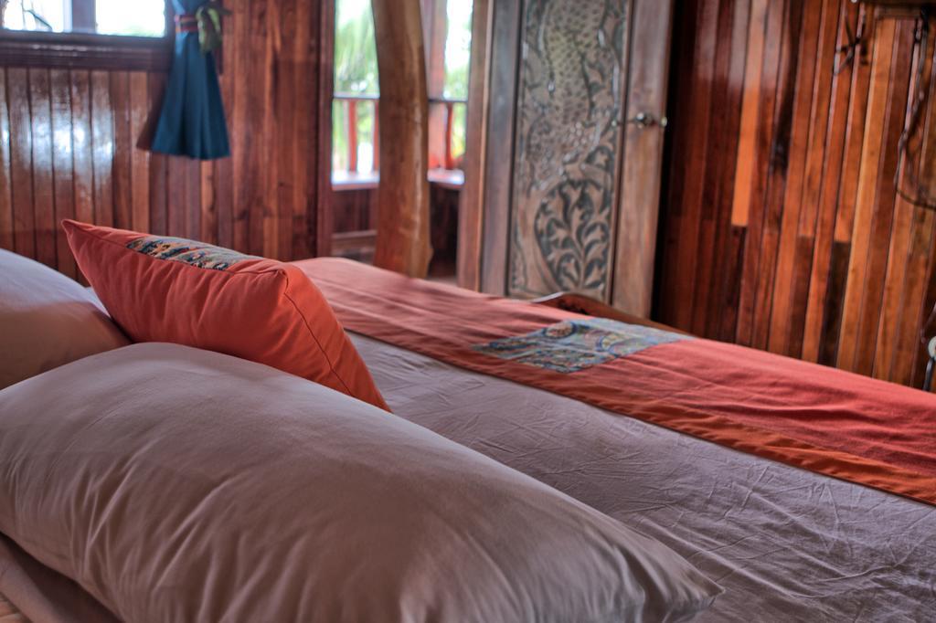 Hotel La Isla Inn Puerto Viejo de Talamanca Bagian luar foto
