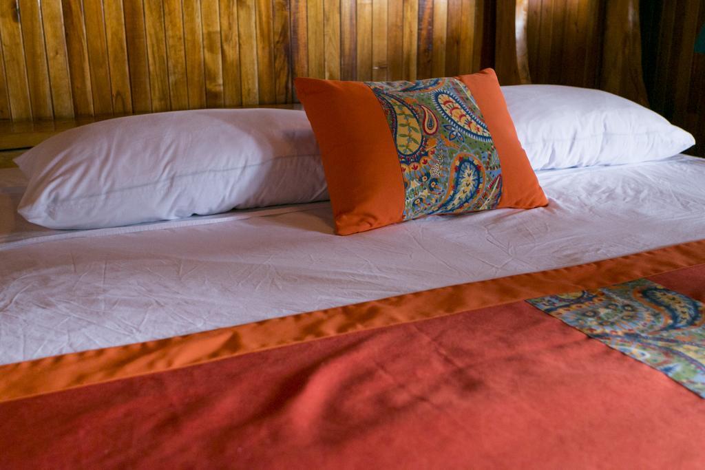Hotel La Isla Inn Puerto Viejo de Talamanca Bagian luar foto