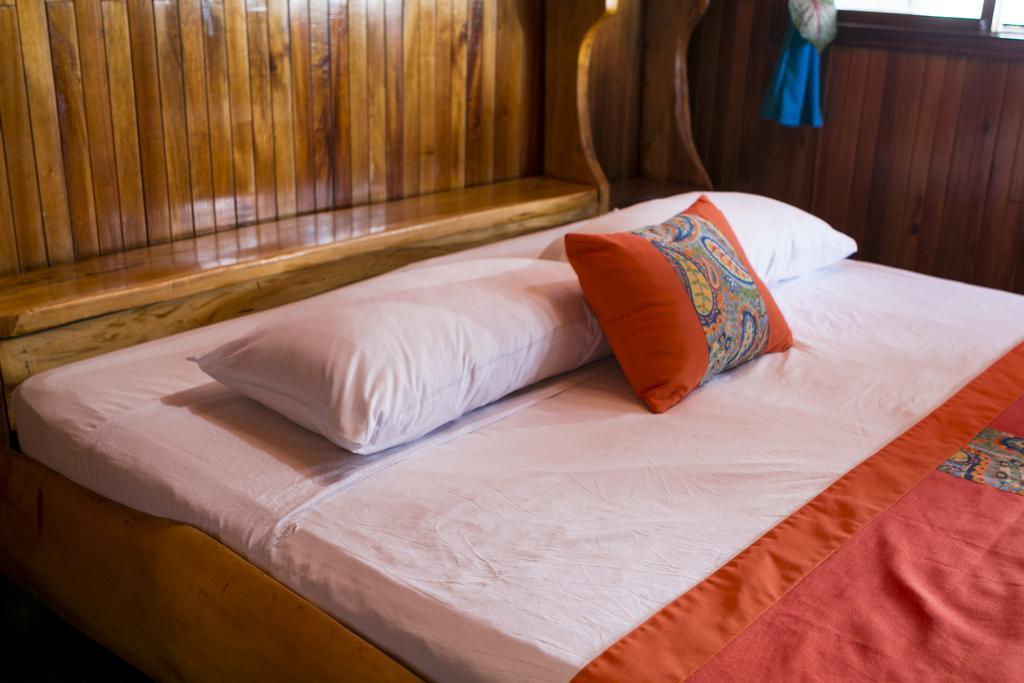 Hotel La Isla Inn Puerto Viejo de Talamanca Bagian luar foto