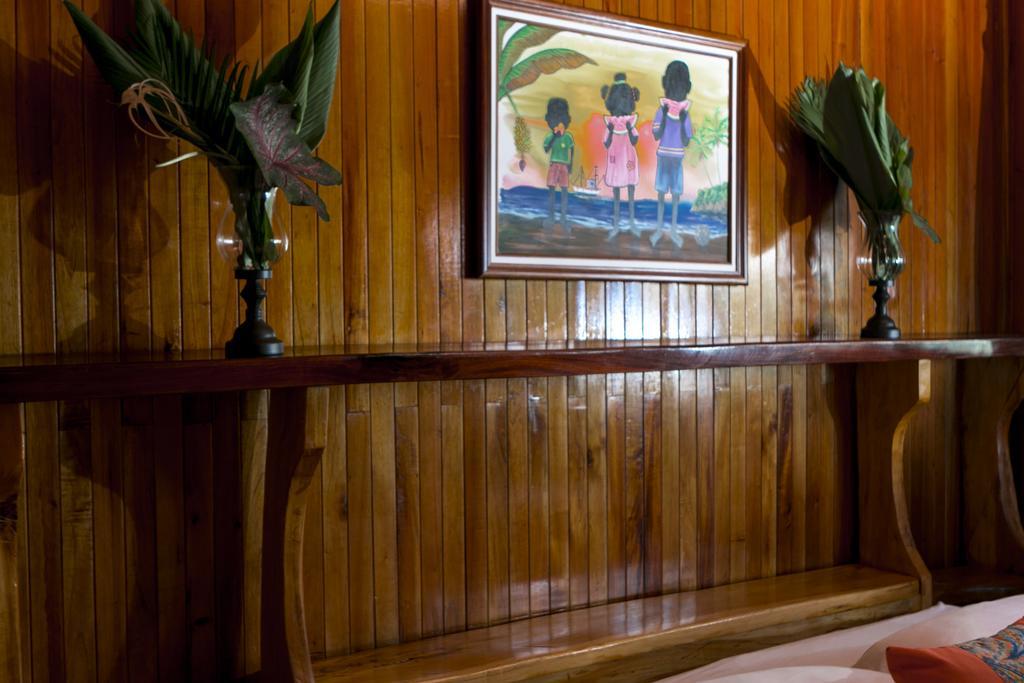 Hotel La Isla Inn Puerto Viejo de Talamanca Bagian luar foto