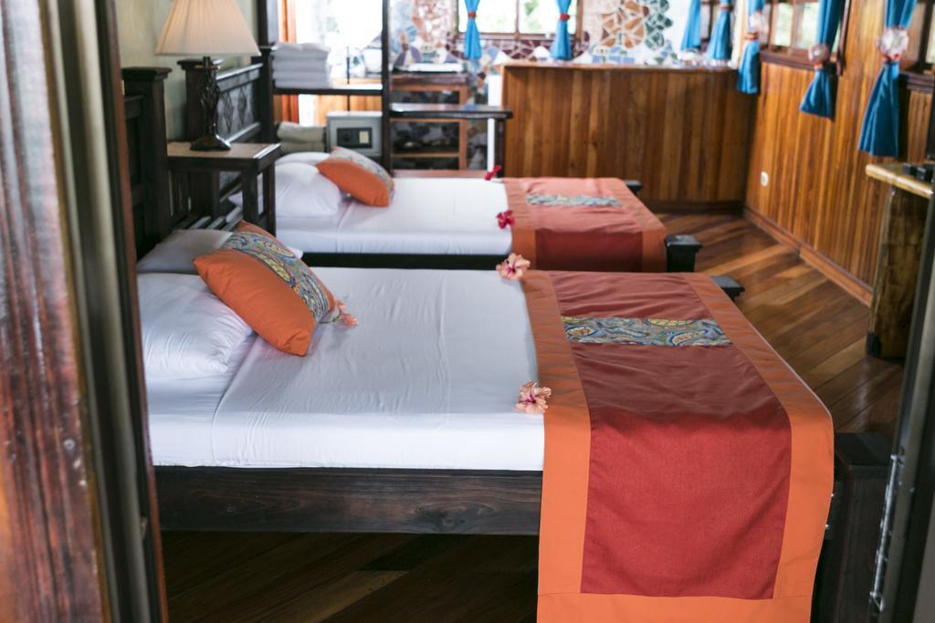 Hotel La Isla Inn Puerto Viejo de Talamanca Bagian luar foto