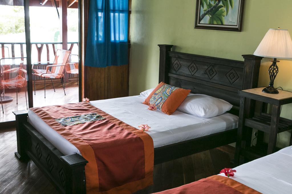 Hotel La Isla Inn Puerto Viejo de Talamanca Bagian luar foto