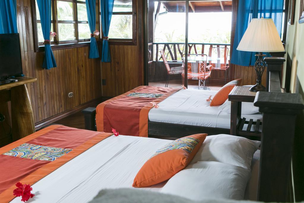 Hotel La Isla Inn Puerto Viejo de Talamanca Bagian luar foto