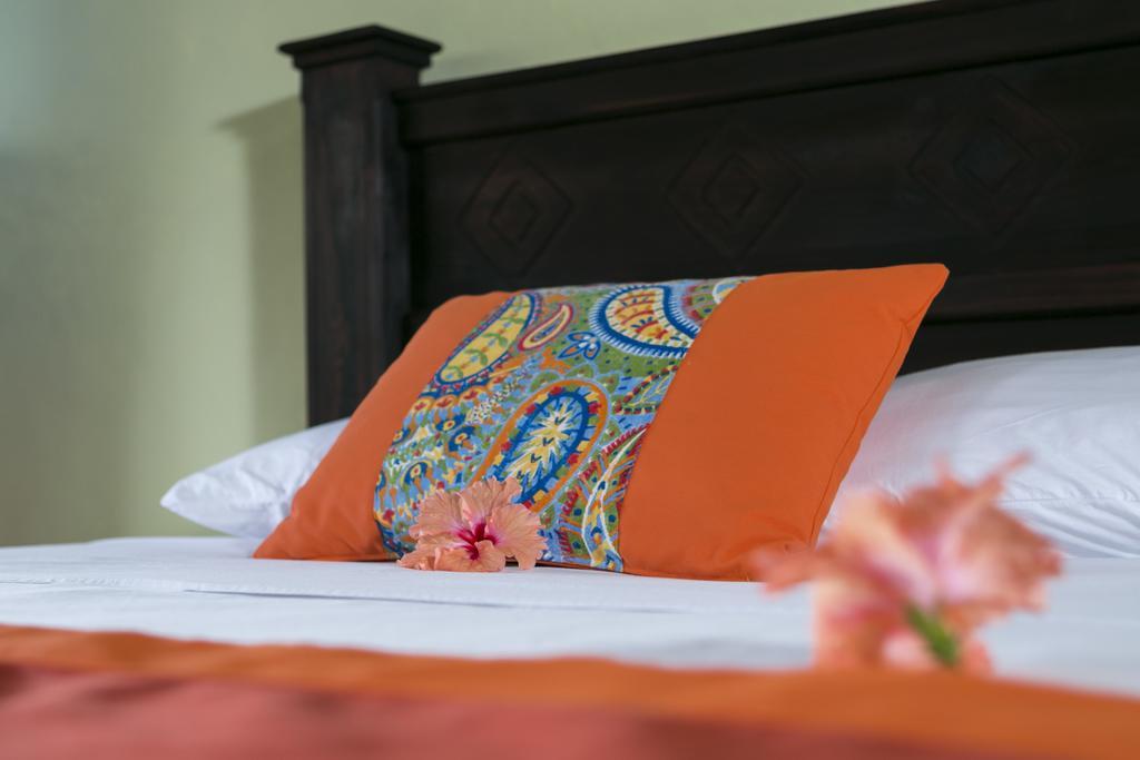 Hotel La Isla Inn Puerto Viejo de Talamanca Bagian luar foto