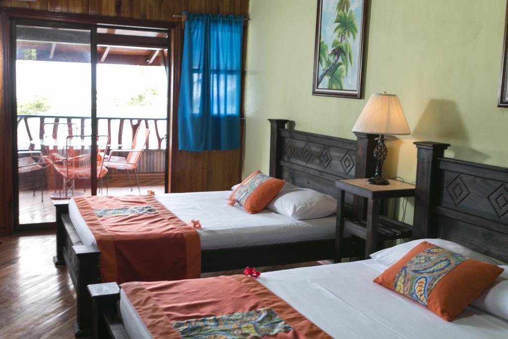 Hotel La Isla Inn Puerto Viejo de Talamanca Bagian luar foto