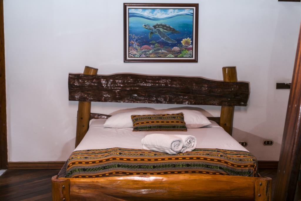 Hotel La Isla Inn Puerto Viejo de Talamanca Bagian luar foto