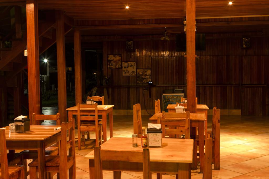 Hotel La Isla Inn Puerto Viejo de Talamanca Bagian luar foto