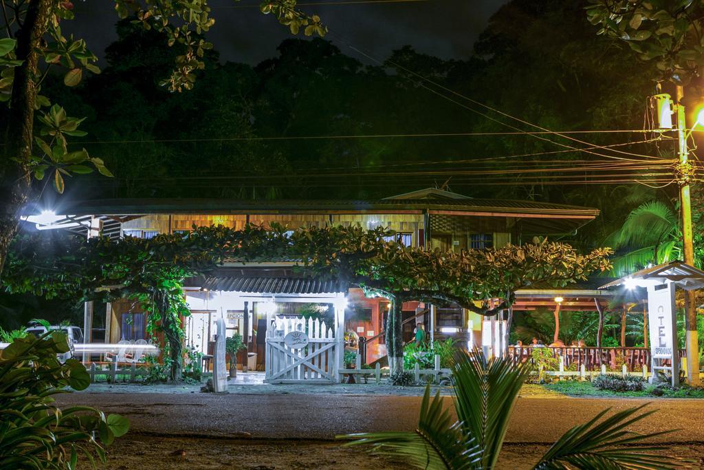 Hotel La Isla Inn Puerto Viejo de Talamanca Bagian luar foto