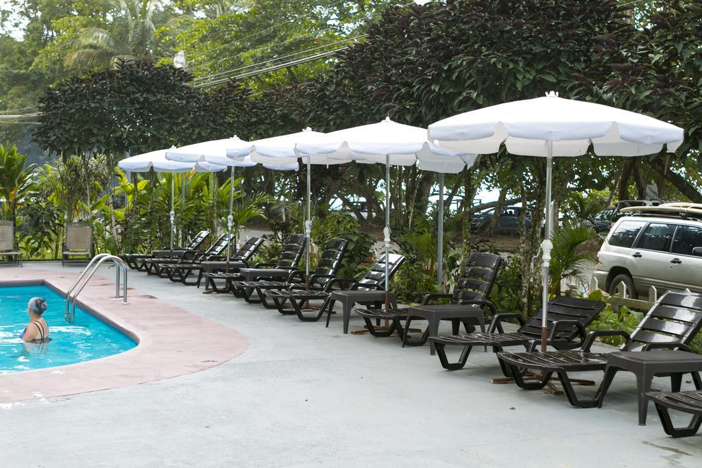 Hotel La Isla Inn Puerto Viejo de Talamanca Bagian luar foto