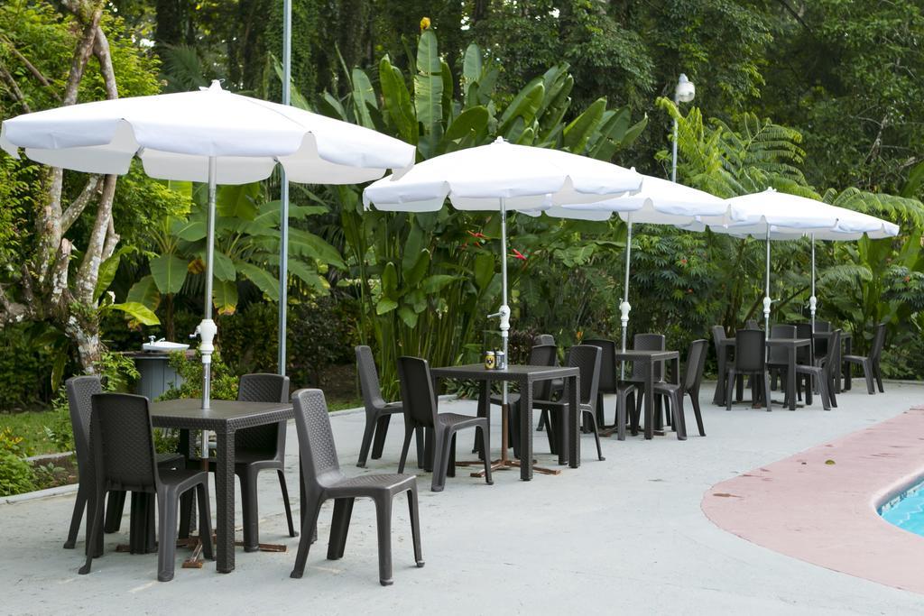 Hotel La Isla Inn Puerto Viejo de Talamanca Bagian luar foto