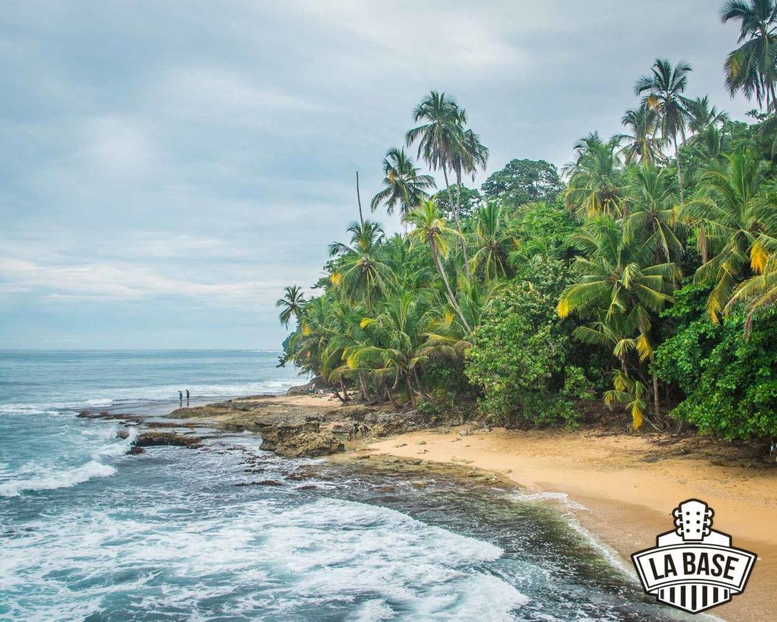 Hotel La Isla Inn Puerto Viejo de Talamanca Bagian luar foto